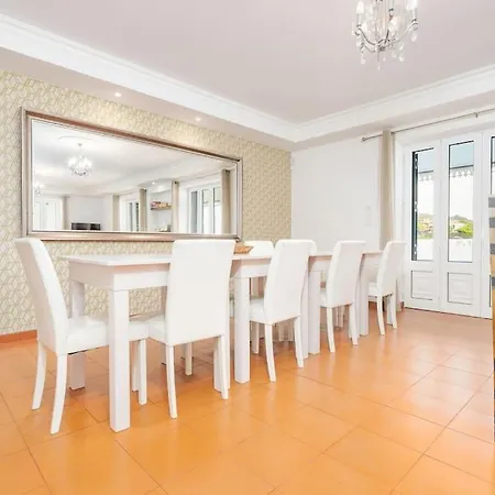 Casa Pereira – Snooker, Wi-fi, Bbq, Pool * Relogio do Poiso