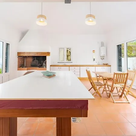Casa Pereira – Snooker, Wi-fi, Bbq, Pool * Relogio do Poiso